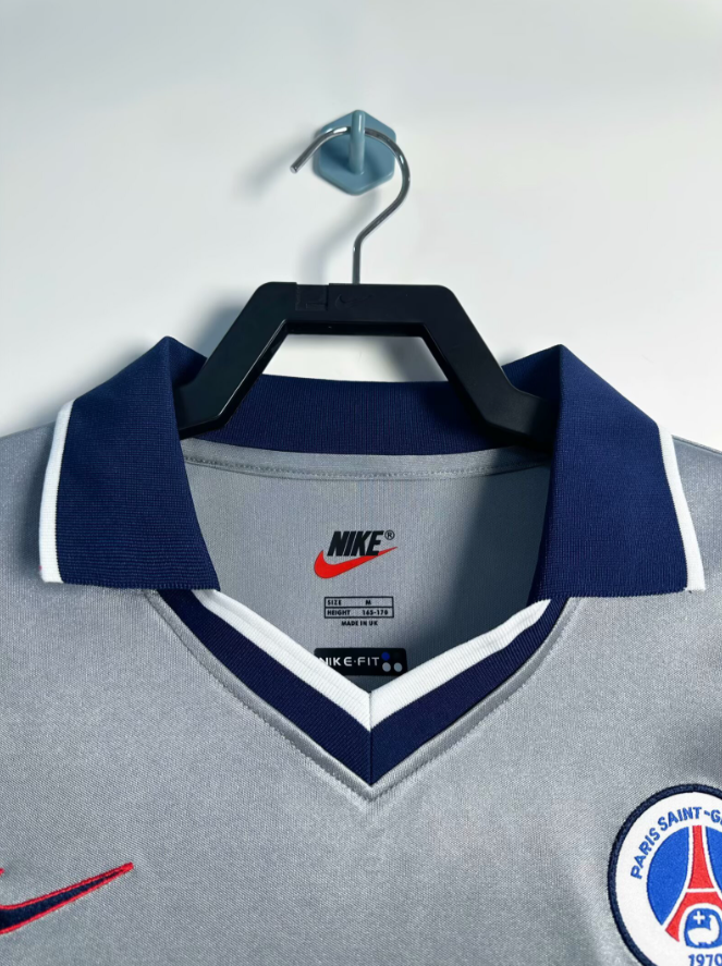 Paris Saint-Germain 2000/01 Away Kit